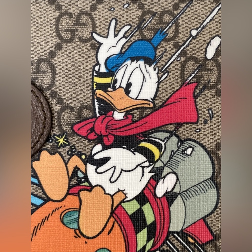 Disney x GUCCI BRAND NEW DONALD DUCK WRISTLET CLUTCH LOGO BAG Retired RARE - Picture 4 of 15